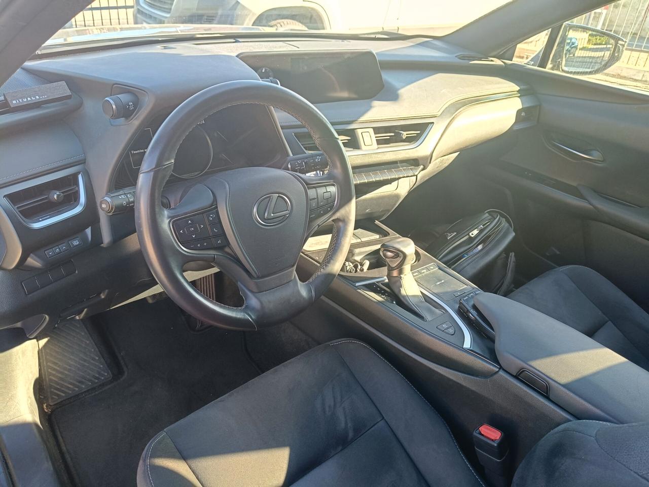 Lexus UX UX Hybrid 60 Mila km unipro