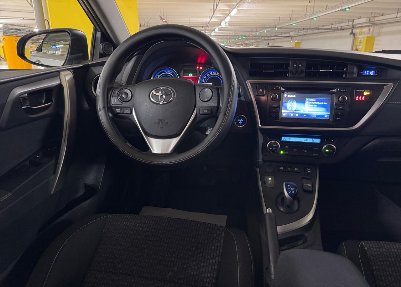Toyota Auris Touring 1.8 Hybrid