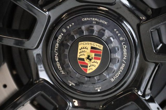 PORSCHE 911 992 Carrera 4 GTS Orange Lava