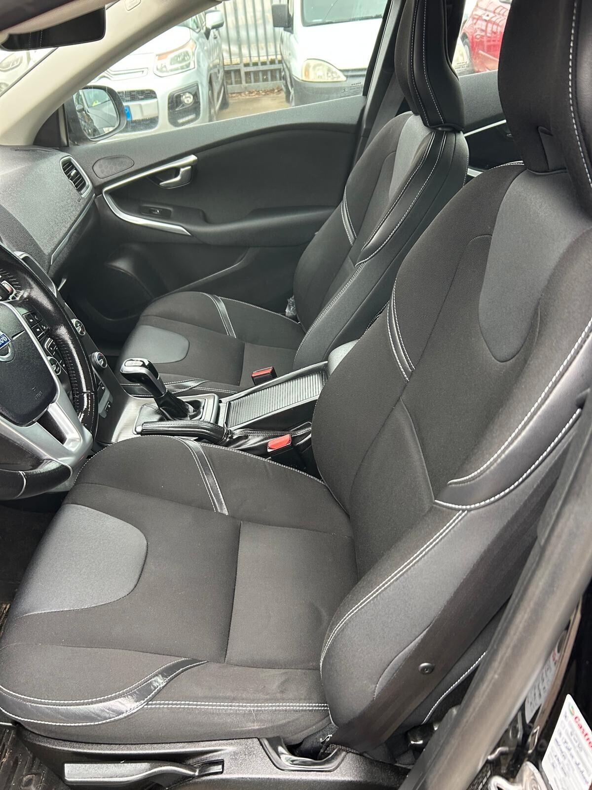 Volvo V40 T2 R-design Kinetic 2.0 Benzina ok neo patentati