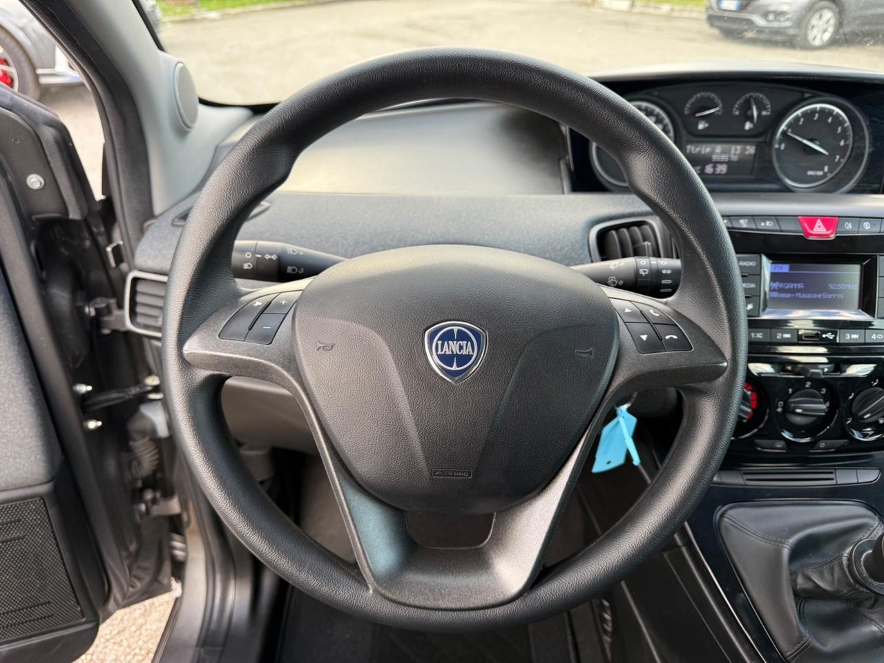 Lancia Ypsilon 1.0 FireFly 5 porte S&S Hybrid Ecochic Silver