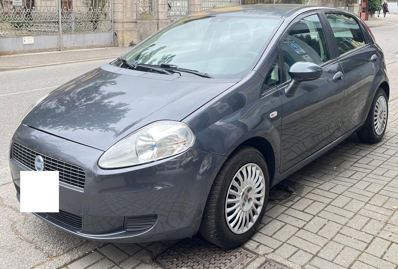 FIAT GRANDE PUNTO 1.2 BENZINA 5 PORTE - ANCHE PER NEOPATENTATI - FRIZIONE E DISTRIBUZIONE APPENA SOSTITUITE
