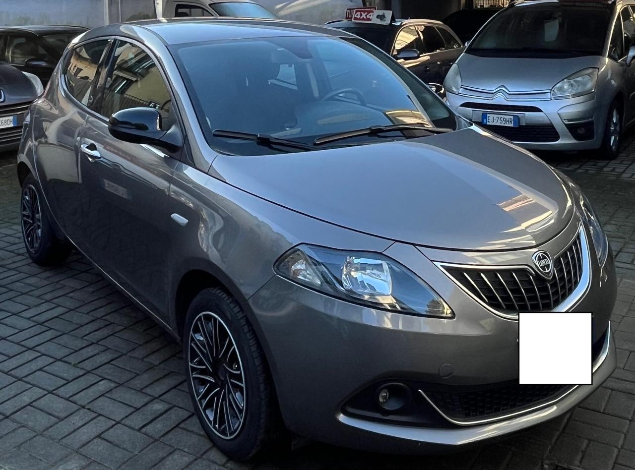 Lancia Ypsilon 1.0 FireFly 5 porte S&S Hybrid Ecochic Silver