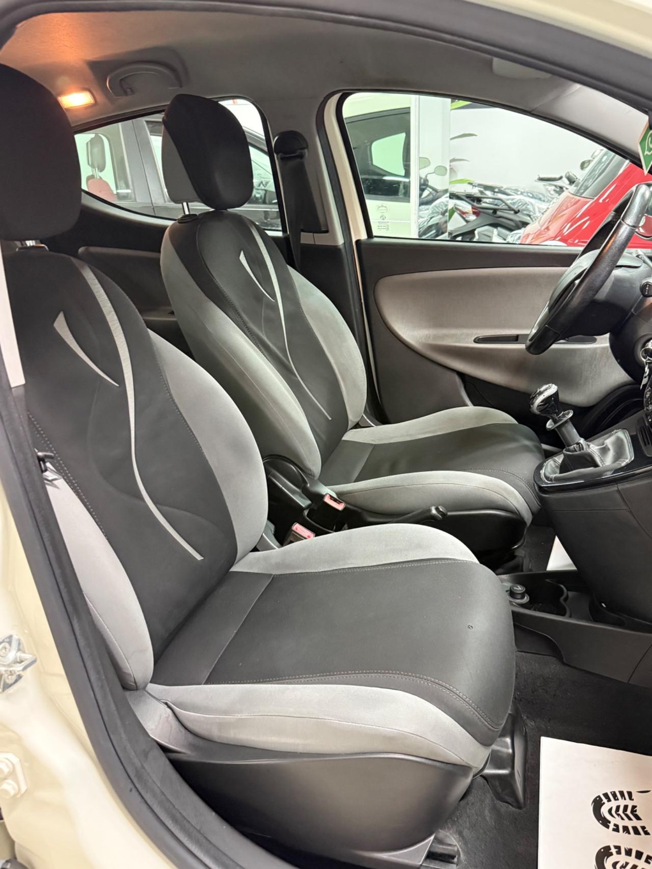 Lancia Ypsilon 1.2 69 CV 5 porte GPL Ecochic Silver