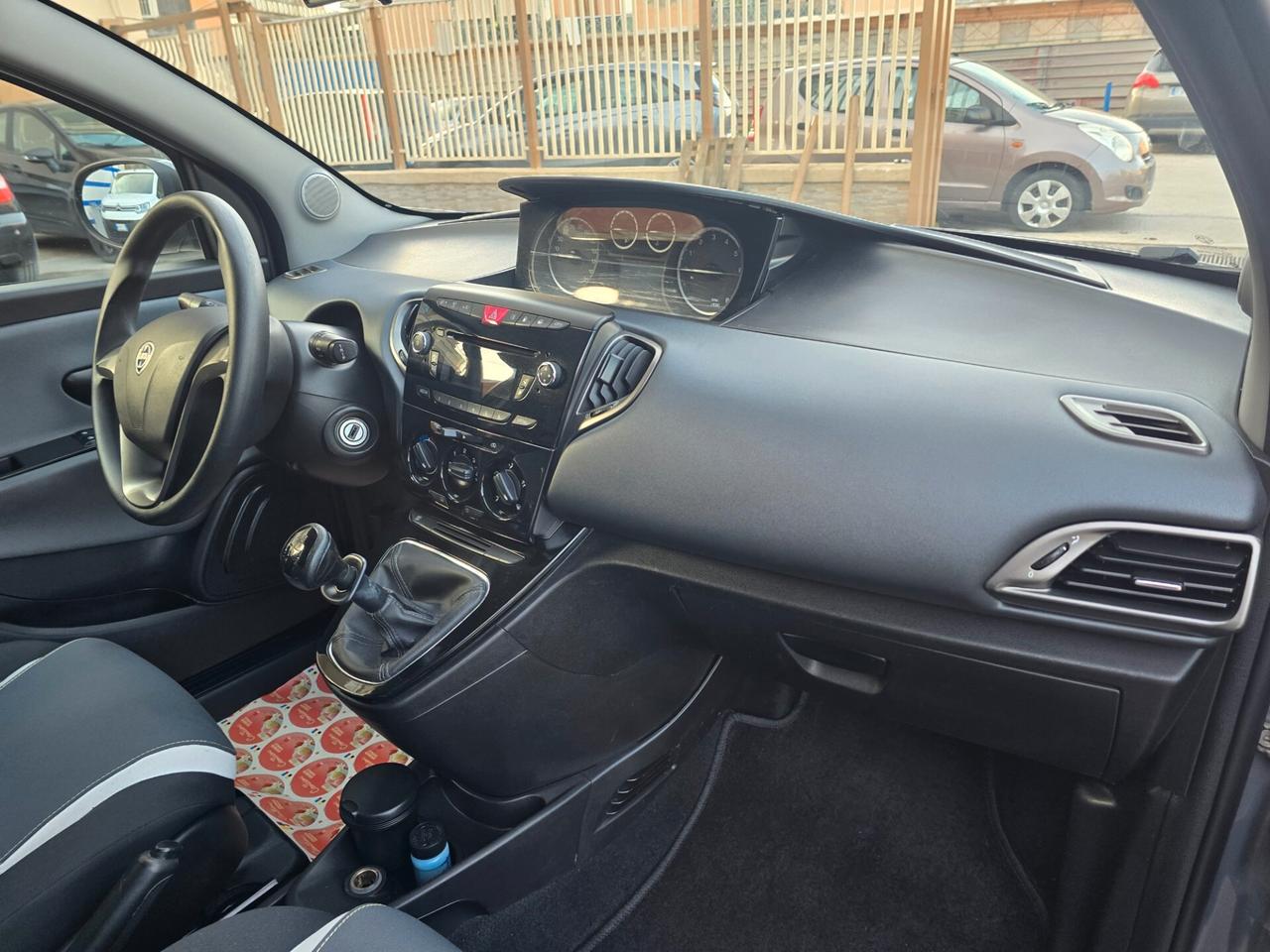 Lancia Ypsilon 0.9 TwinAir 85 CV 5 porte Metano Ecochic Elefantino