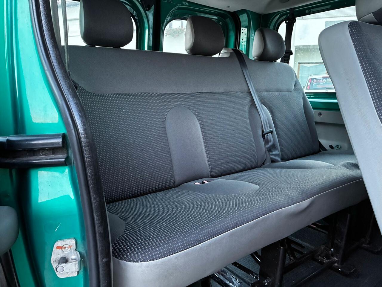 OPEL VIVARO 9 POSTI 2.0 DCi 115CV 6M + GANCIO + DOPPIA PORTA LATERALE