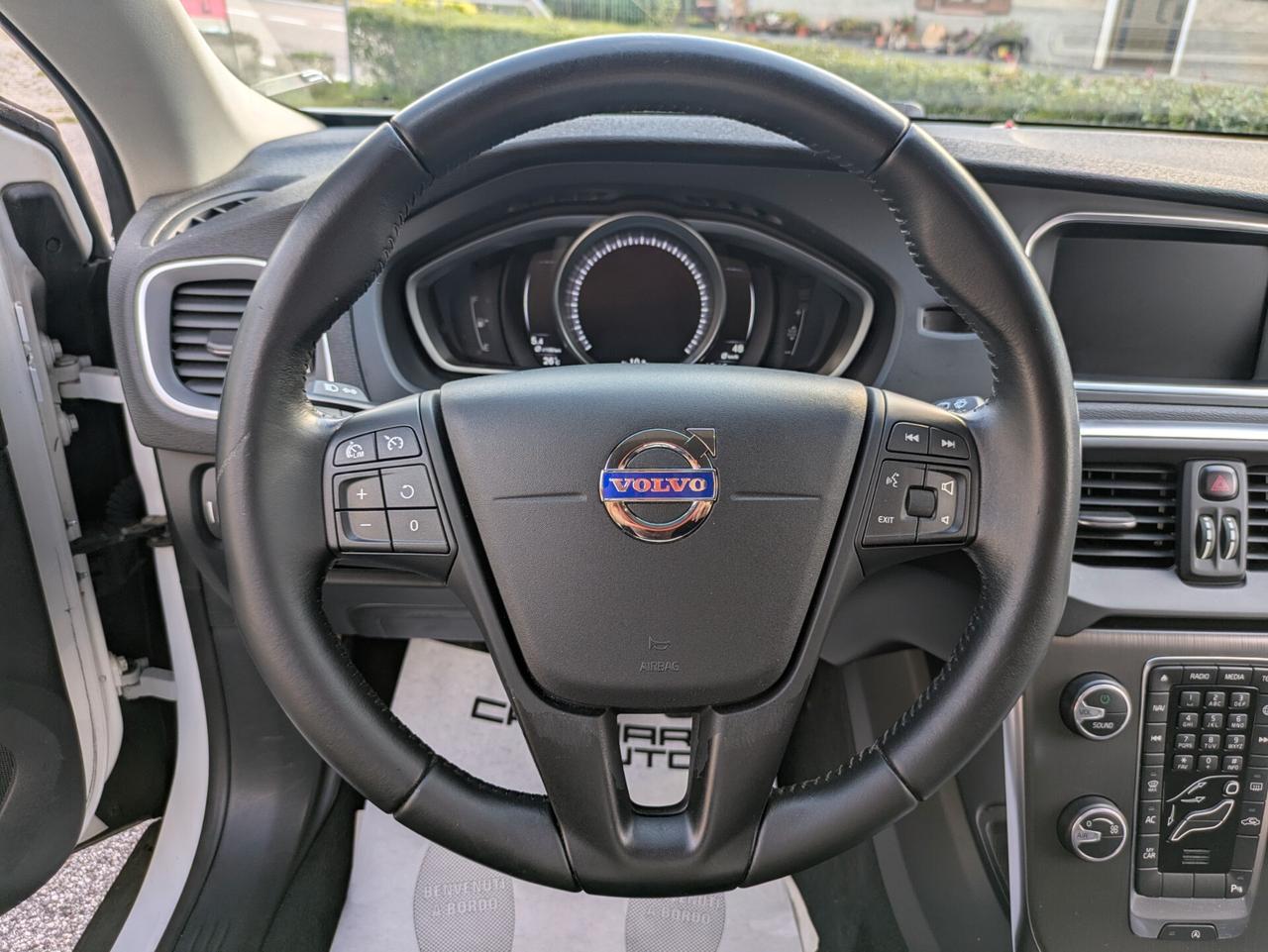 VOLVO V40 CROSS COUNTRY D2 MOMENTUM