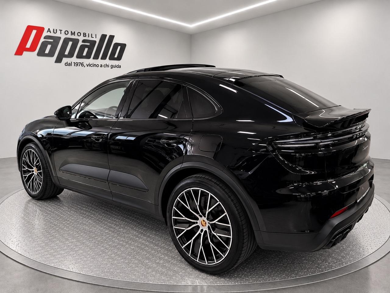 Porsche Macan EV 4