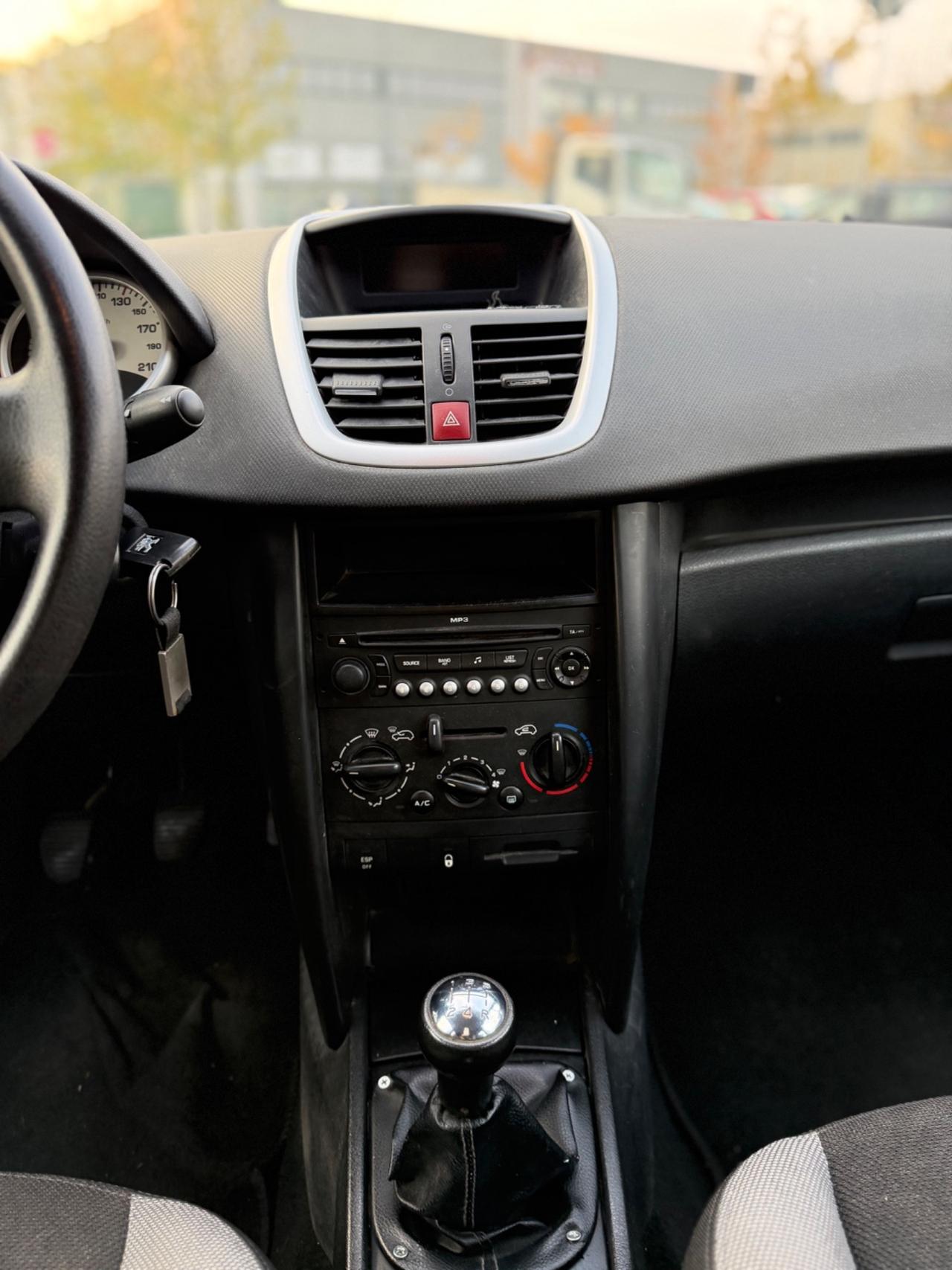 Peugeot 207 1.4 8V 75CV 5p. *Neopatentati*