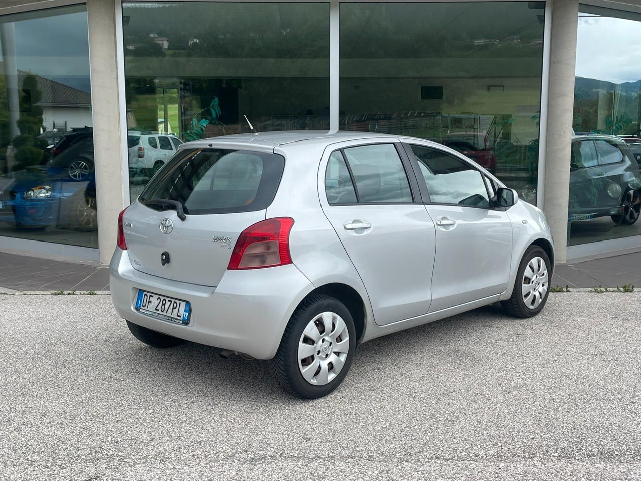 Toyota Yaris 1.3 5 porte SOL