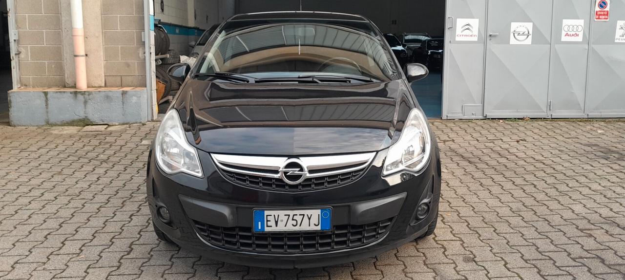 Opel Corsa 1.2 16V 5 porte Cosmo Edition