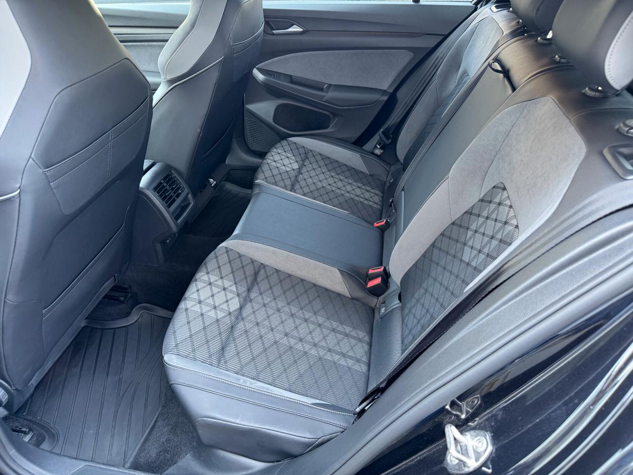 Volkswagen Golf 1.5 etsi evo R-Line 150cv dsg /MATRIX / NO VINCOLI