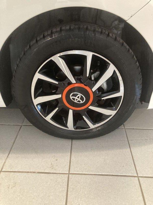 Toyota Aygo 1.0 VVT-i 72 CV 5 porte x-wave orange