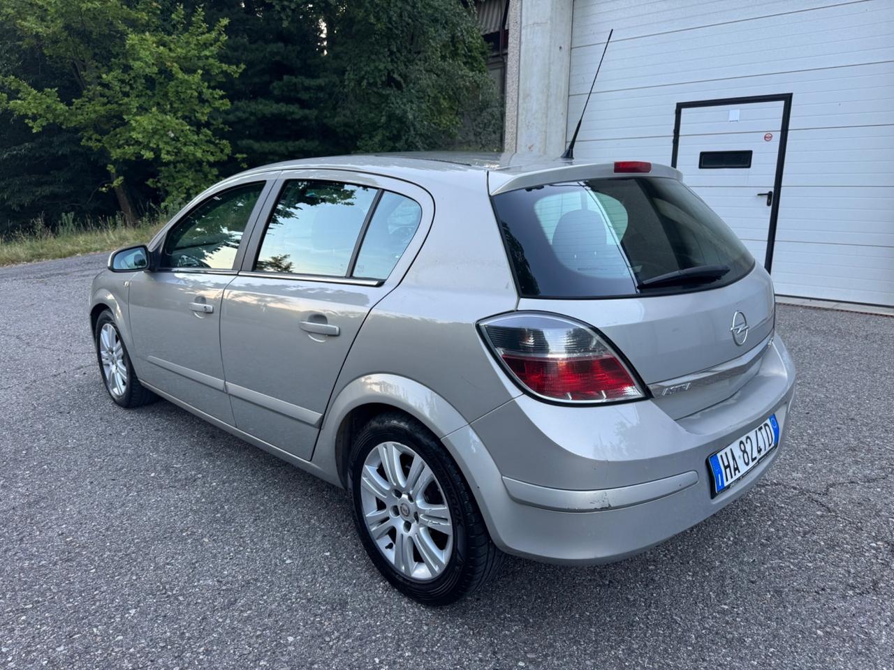 Opel Astra 1.9 CDTI 120CV 5 porte aut. Cosmo