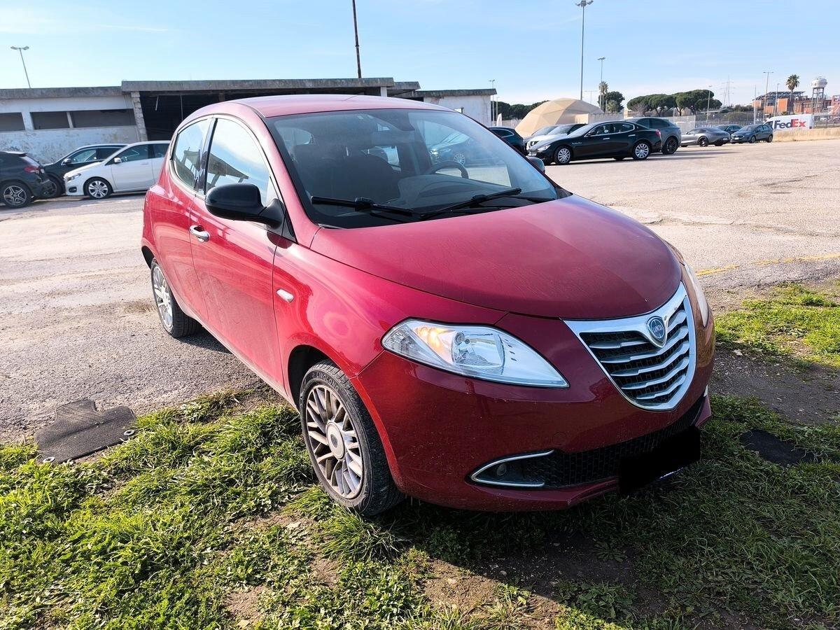Lancia Ypsilon cambio automatico