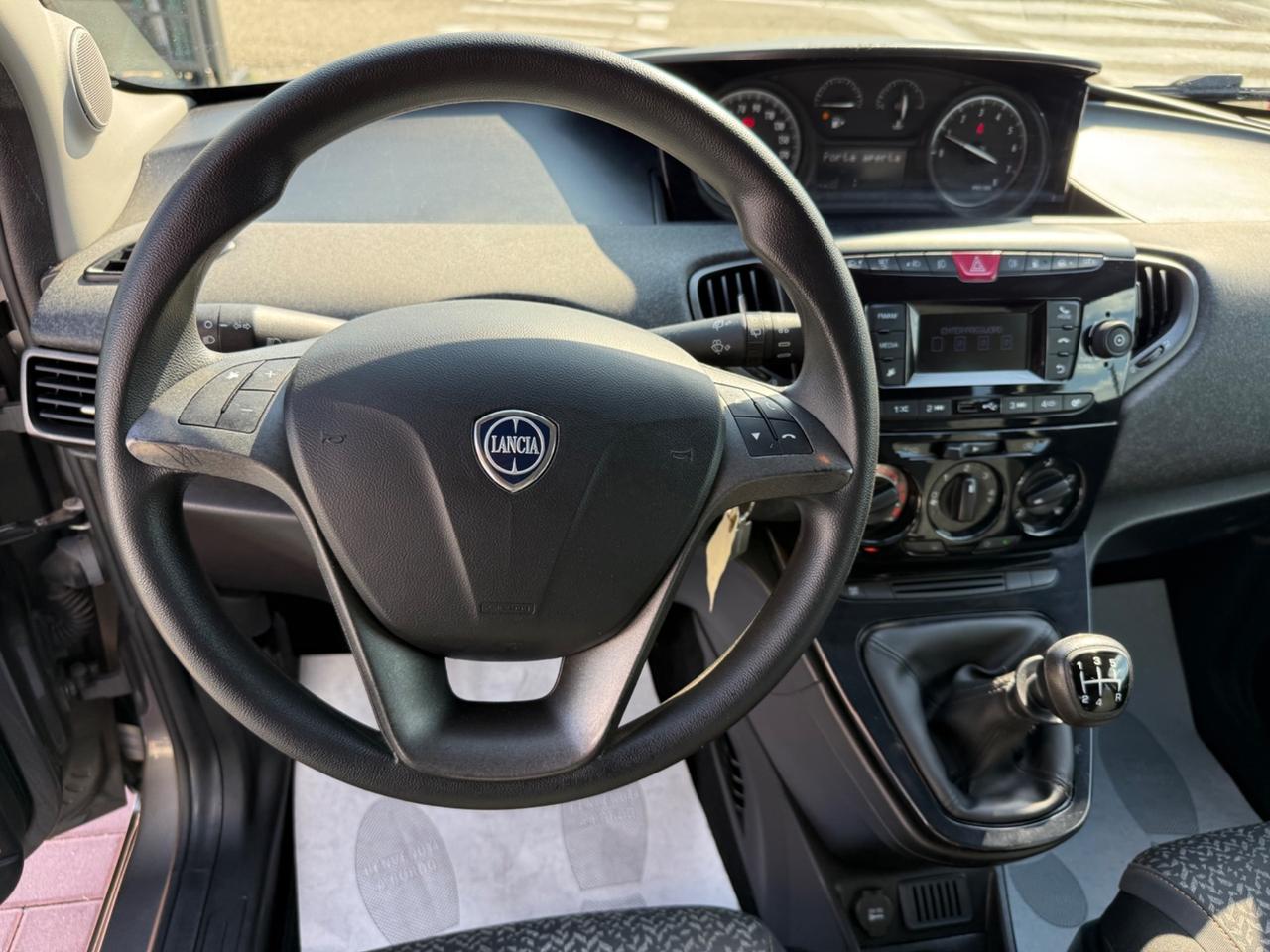 Lancia Ypsilon 1.2 69 CV 5 porte GPL Ecochic Black and Noir