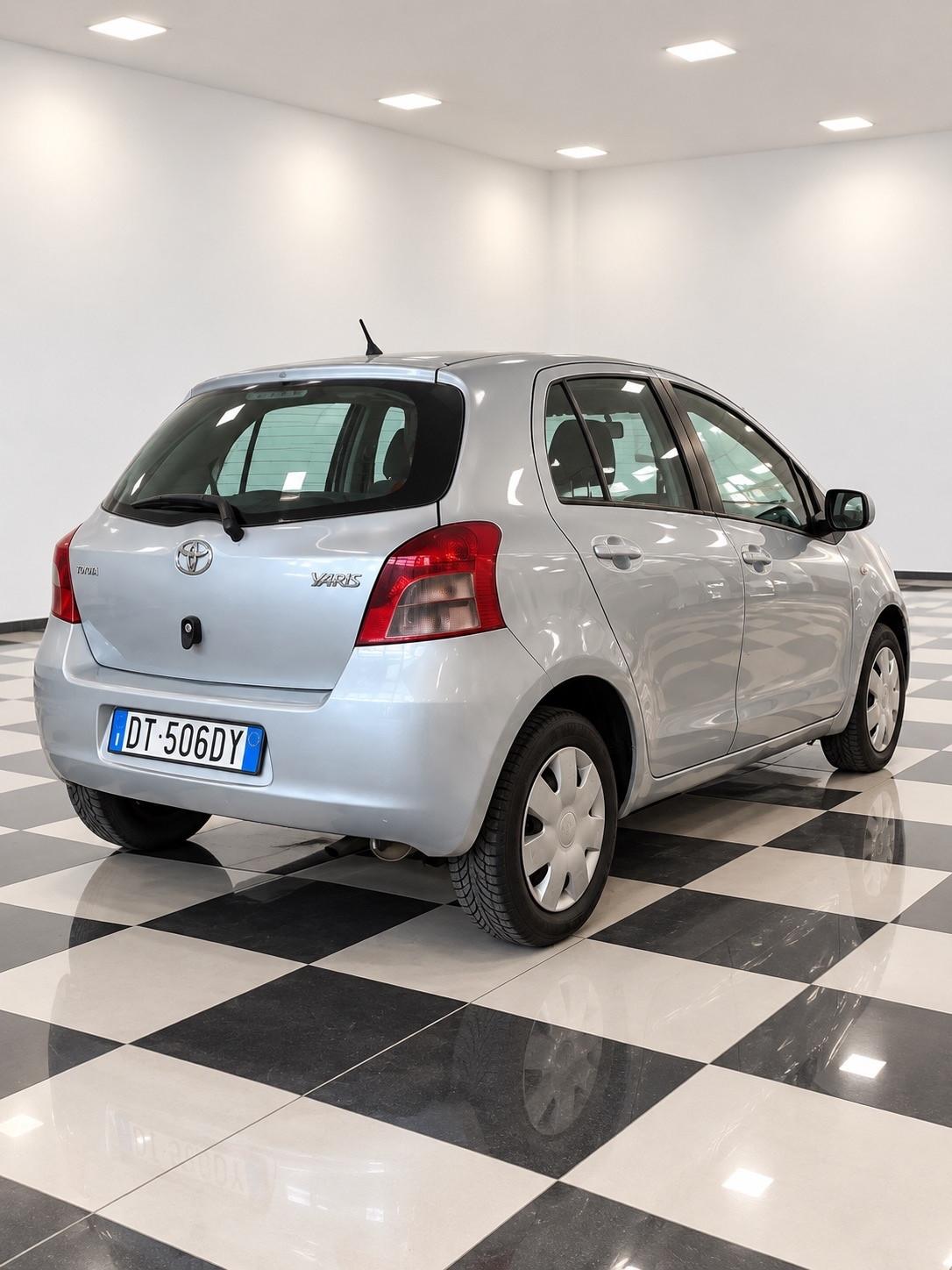 Toyota Yaris 1.0 5 porte Sol