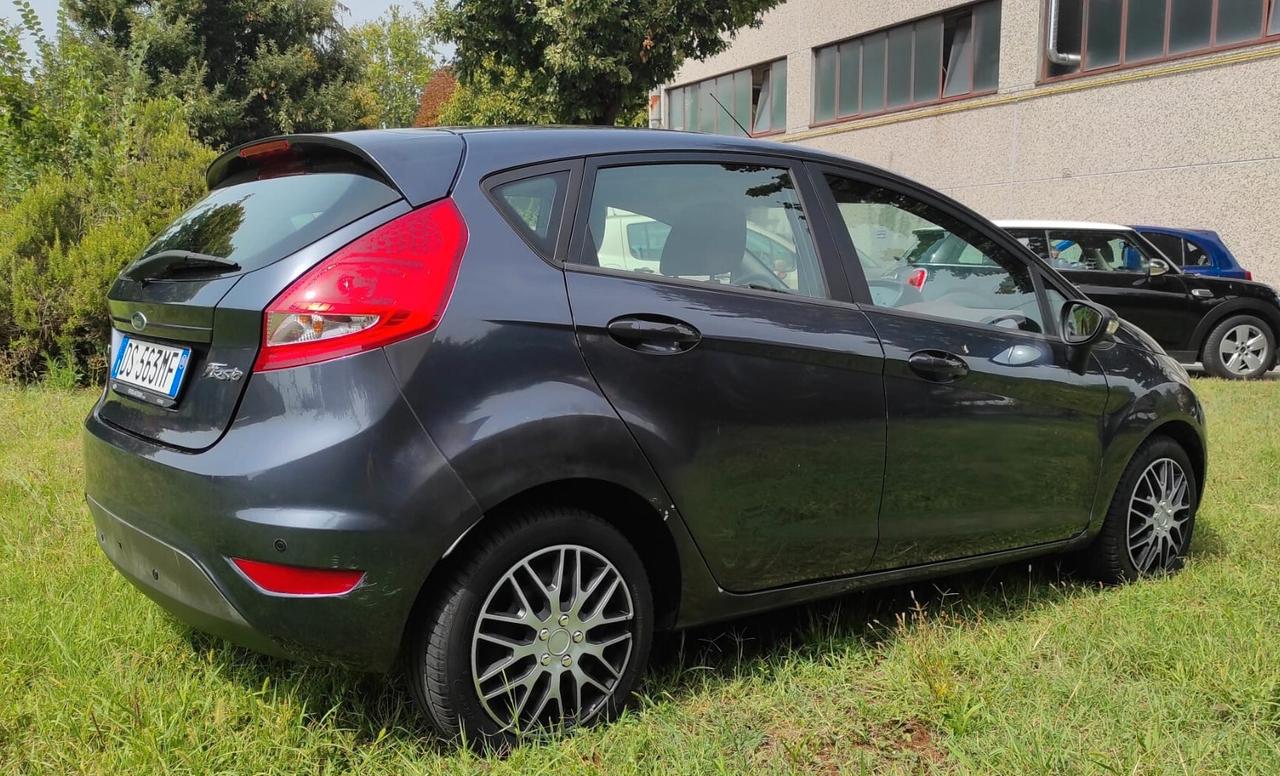 Ford Fiesta 1.4 TDCi 68CV 5 porte Titanium