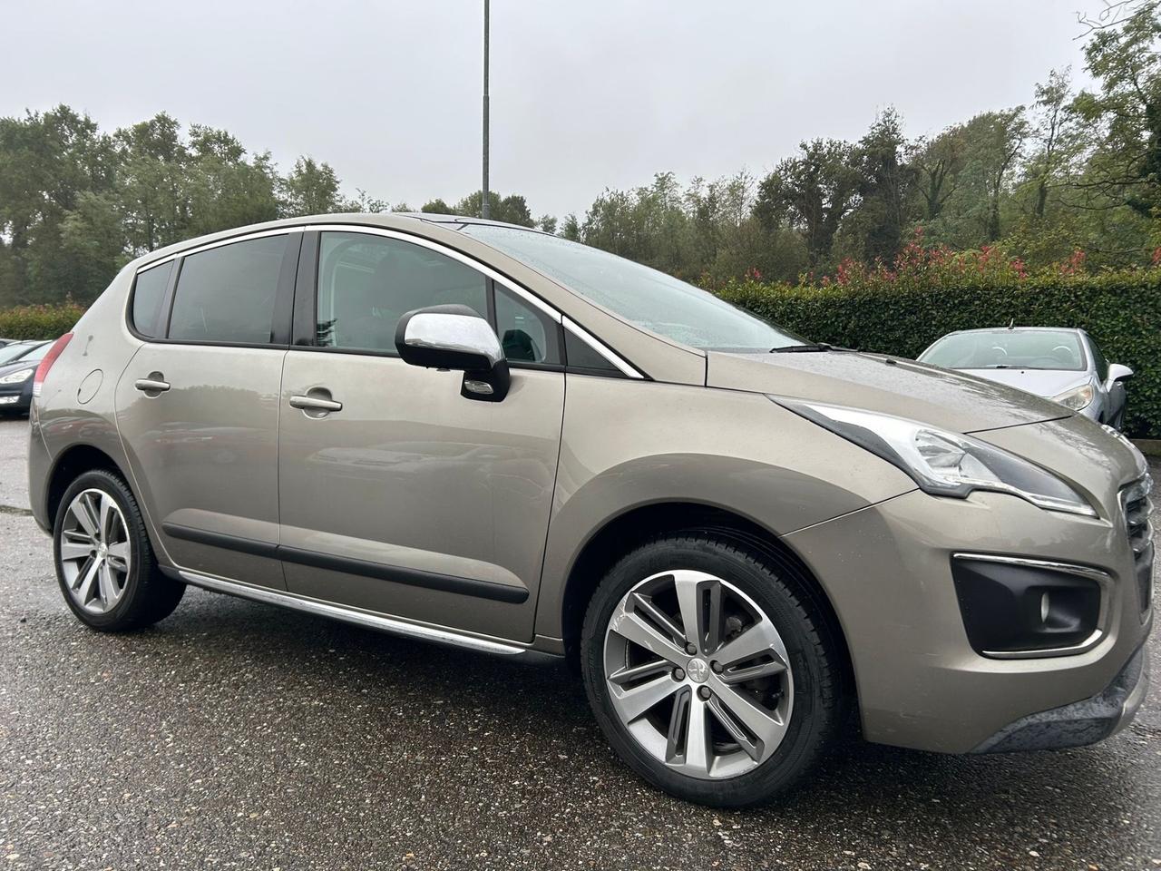 Peugeot 3008 1.6 HDi 115CV Allure*TETTO*CERCHI*4 GOMME INCLUSE