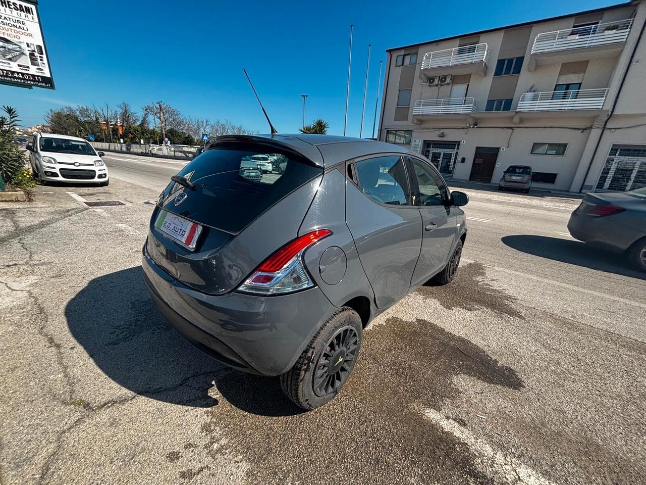 Lancia Ypsilon 0.9 TwinAir 85 CV 5 porte Metano Ecochic Elefantino