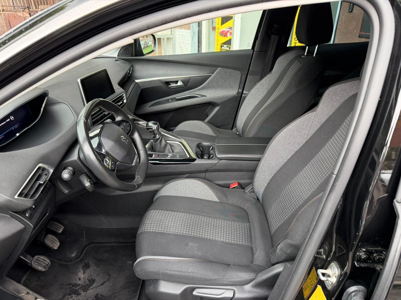 Peugeot 3008 BlueHDi 131CV Allure anno 12/2022 Permute Garanzia Finanziamenti