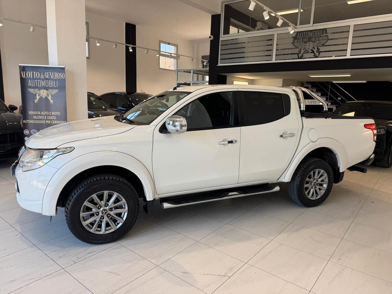 Mitsubishi L200 2.4 DI-D/181CV Club Cab Intense Hp Mivec SDA