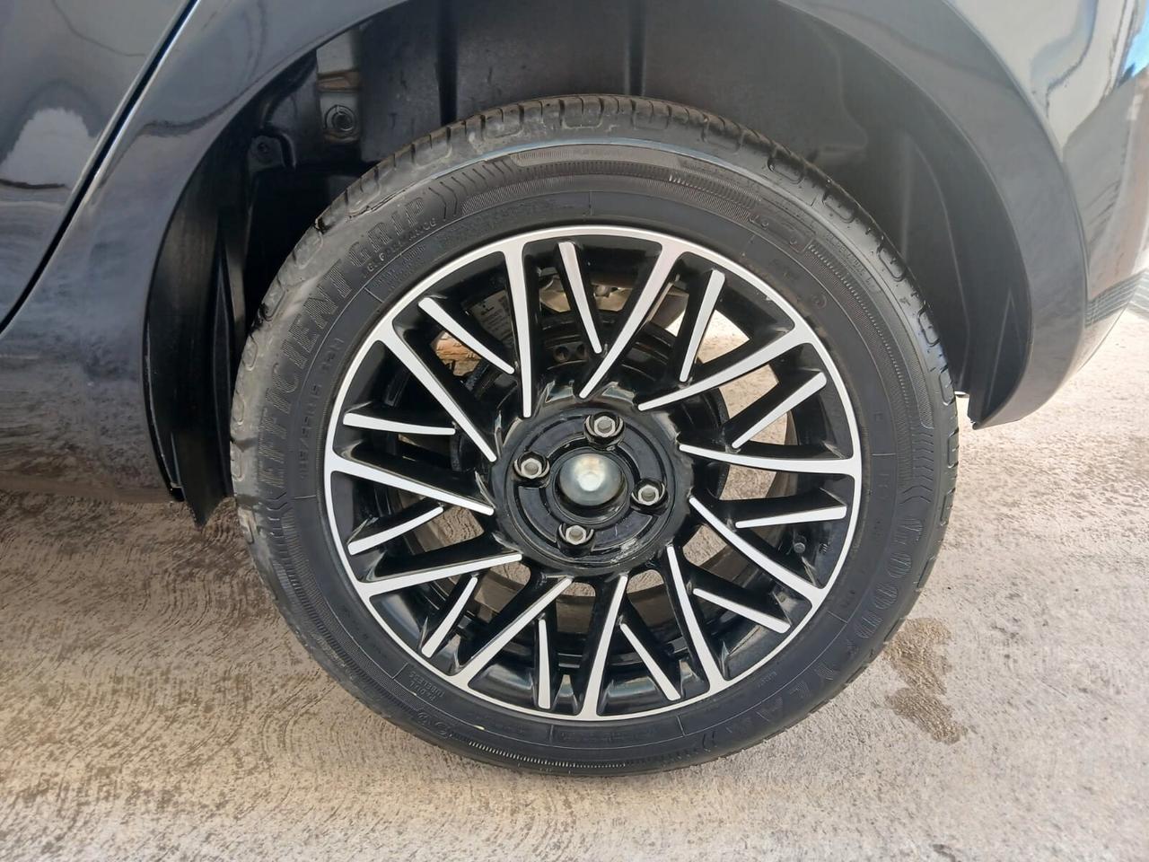 Lancia Ypsilon 1.0 FireFly 5 porte S&S Hybrid Platino