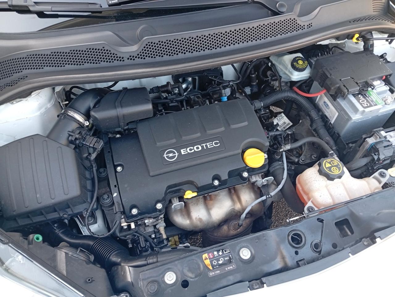 Opel Adam Rocks 1.2 70 CV