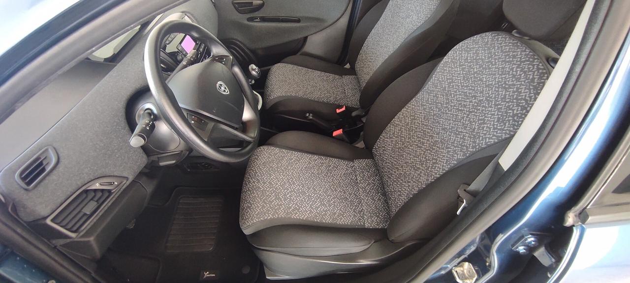 Lancia Ypsilon 1.0 FireFly 5 porte S&S Hybrid Silver