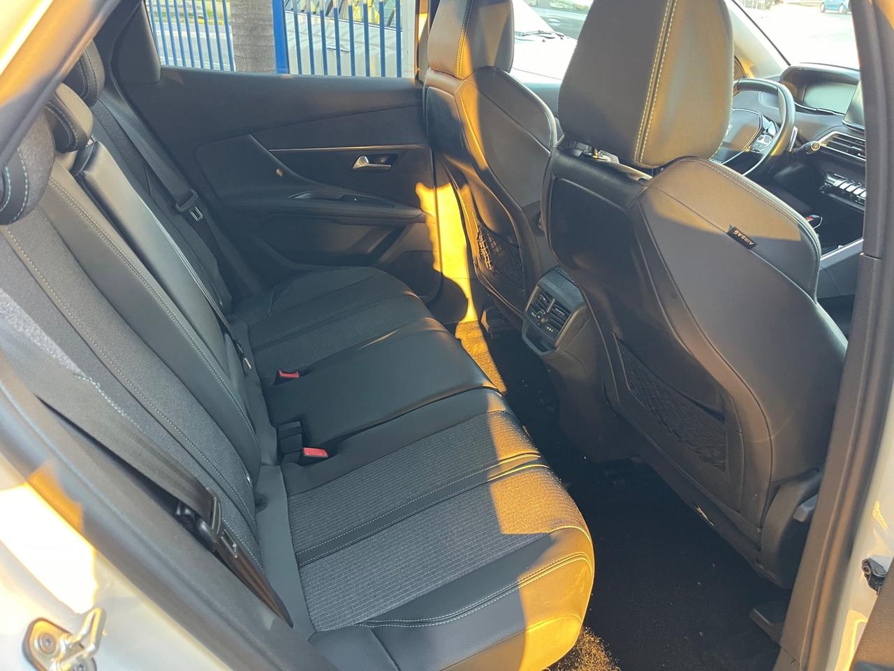 Peugeot 3008 BlueHDi 130 S&S EAT8 Allure