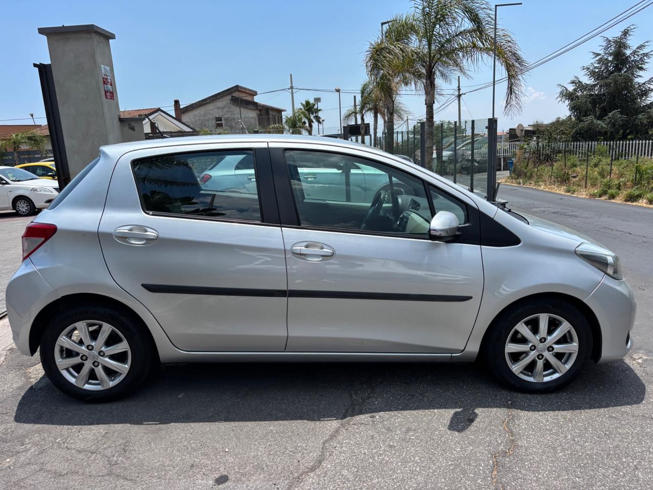 Toyota Yaris 1.4 D-4D 5 porte Lounge-2013