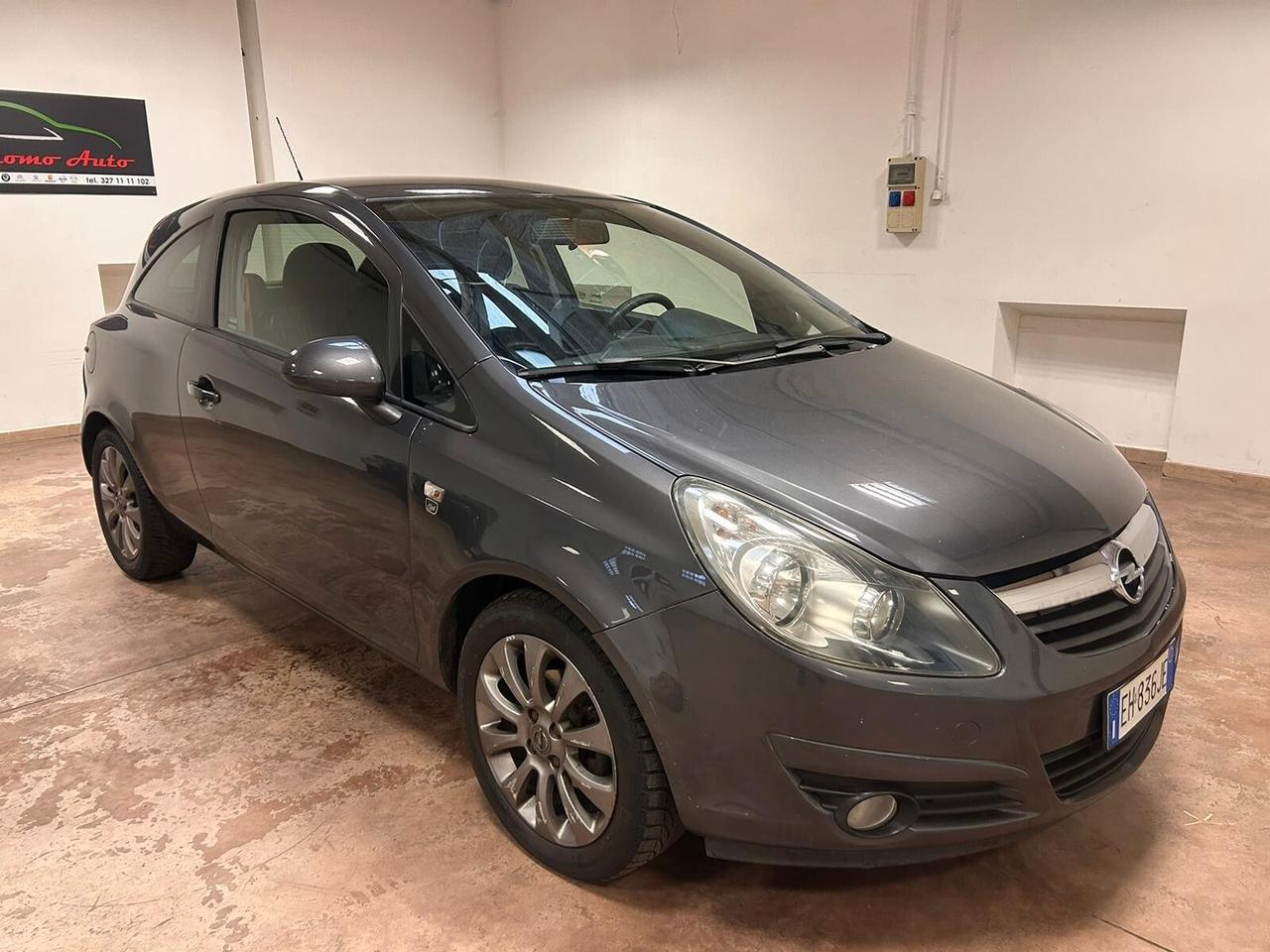 Opel Corsa 1.2 3 porte b-color