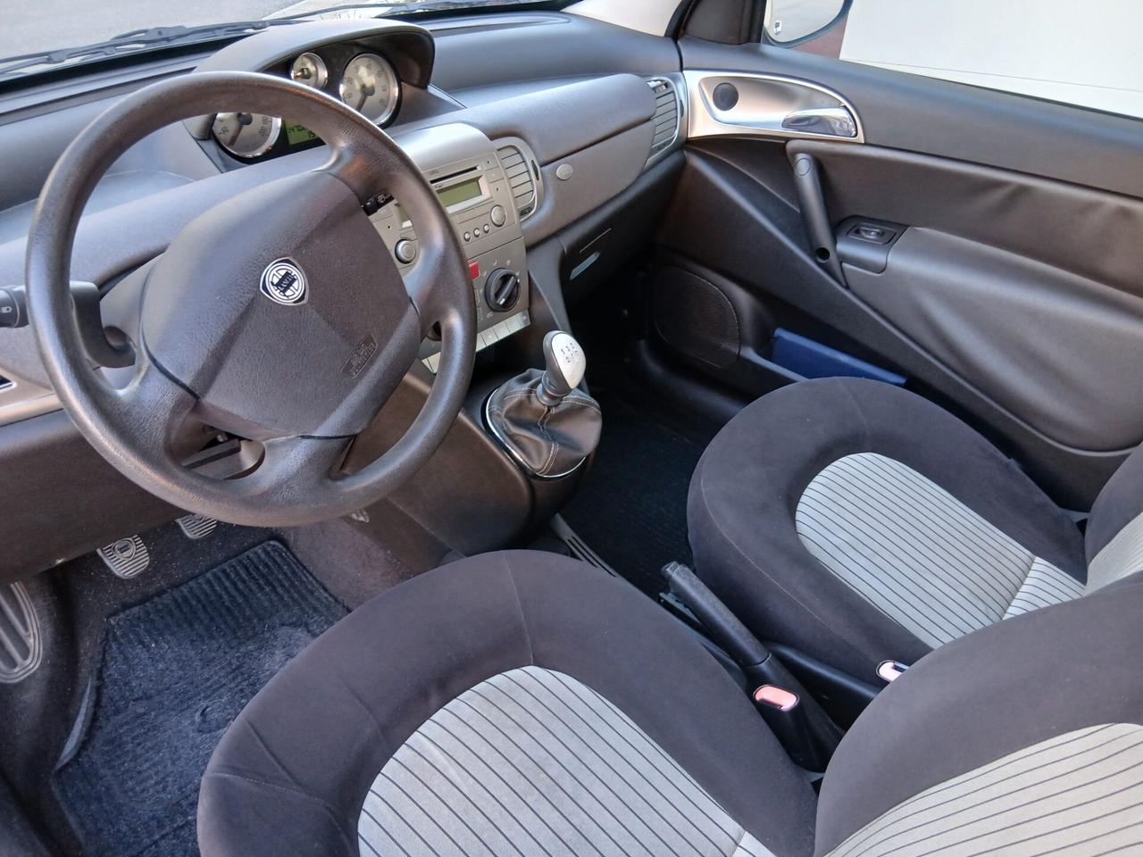 Lancia Ypsilon 1.2 Argento pronta consegna OK per neopatentati