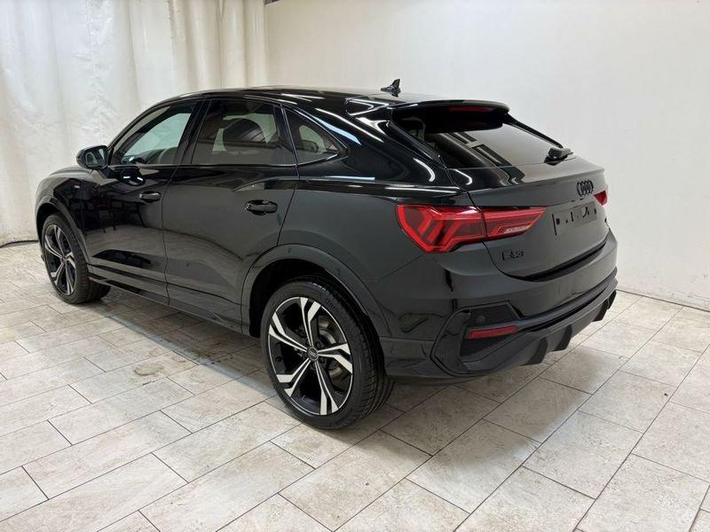 Audi Q3 Sportback 40 2.0 tdi Identity Black quattro 193cv s-tronic