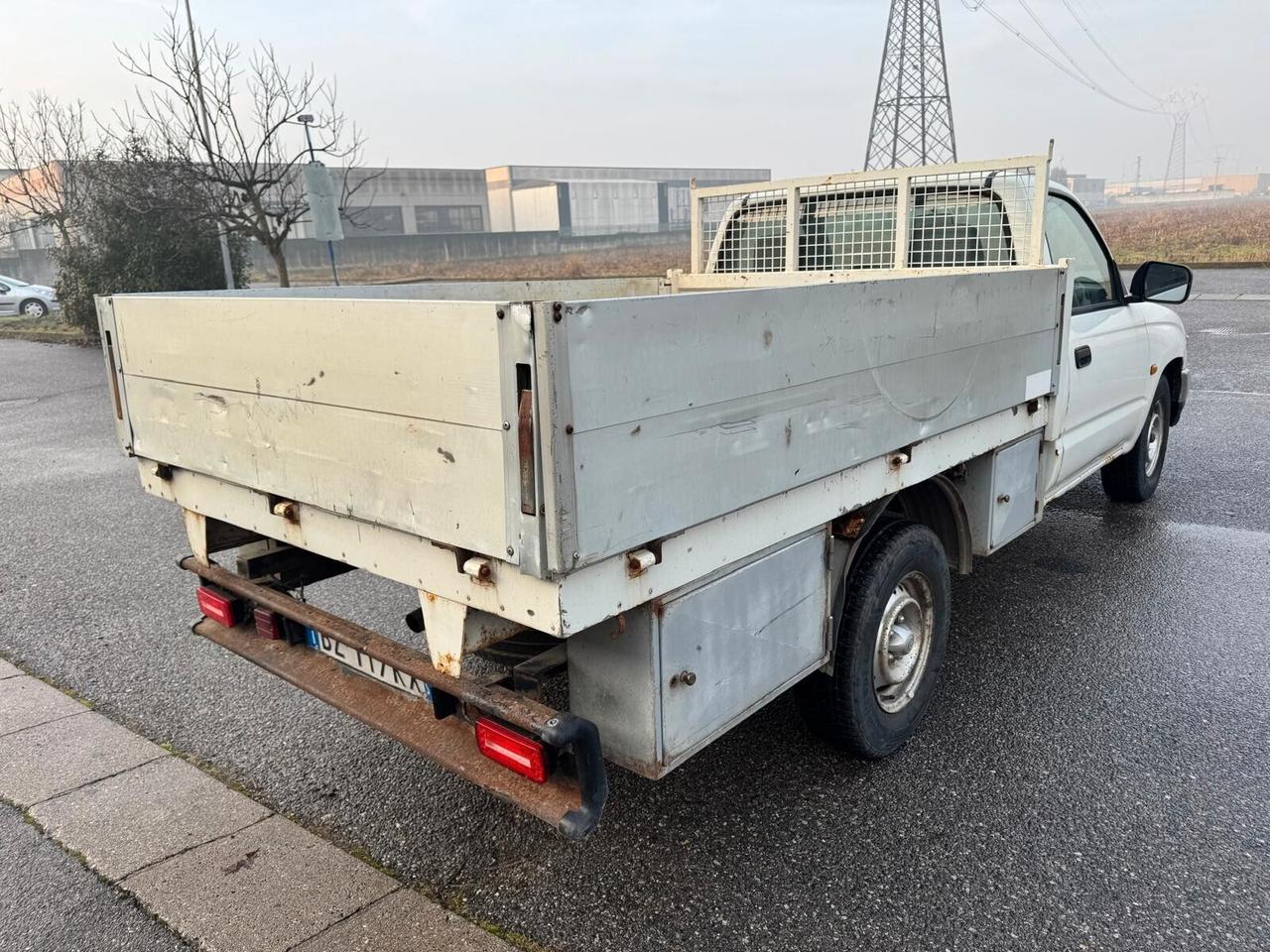 Toyota Hilux 2.5 D-4D 2WD 2p. Cabinato