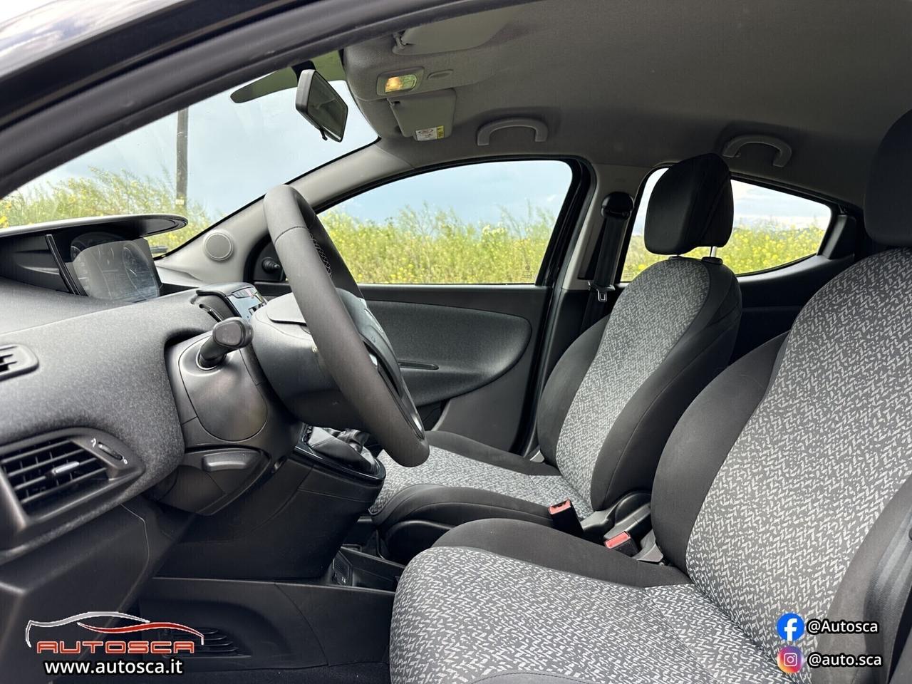 Lancia Ypsilon 1.0 FireFly 5 porte S&S Hybrid Ecochic Silver