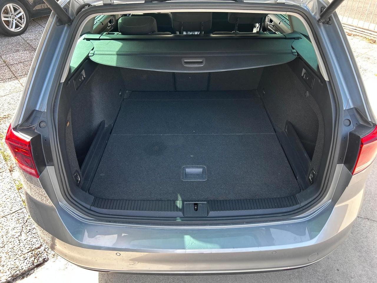 Volkswagen Passat Variant 1.6 TDI SCR DSG Business BMT