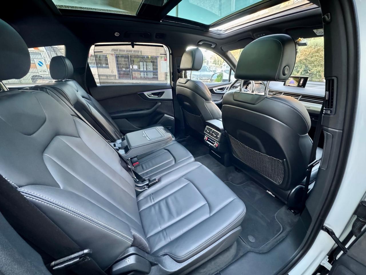 Audi Q7 S-Line Quattro 7 Posti