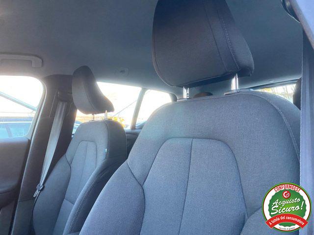 VOLVO XC40 T2 Geartronic Momentum Pro Automatico