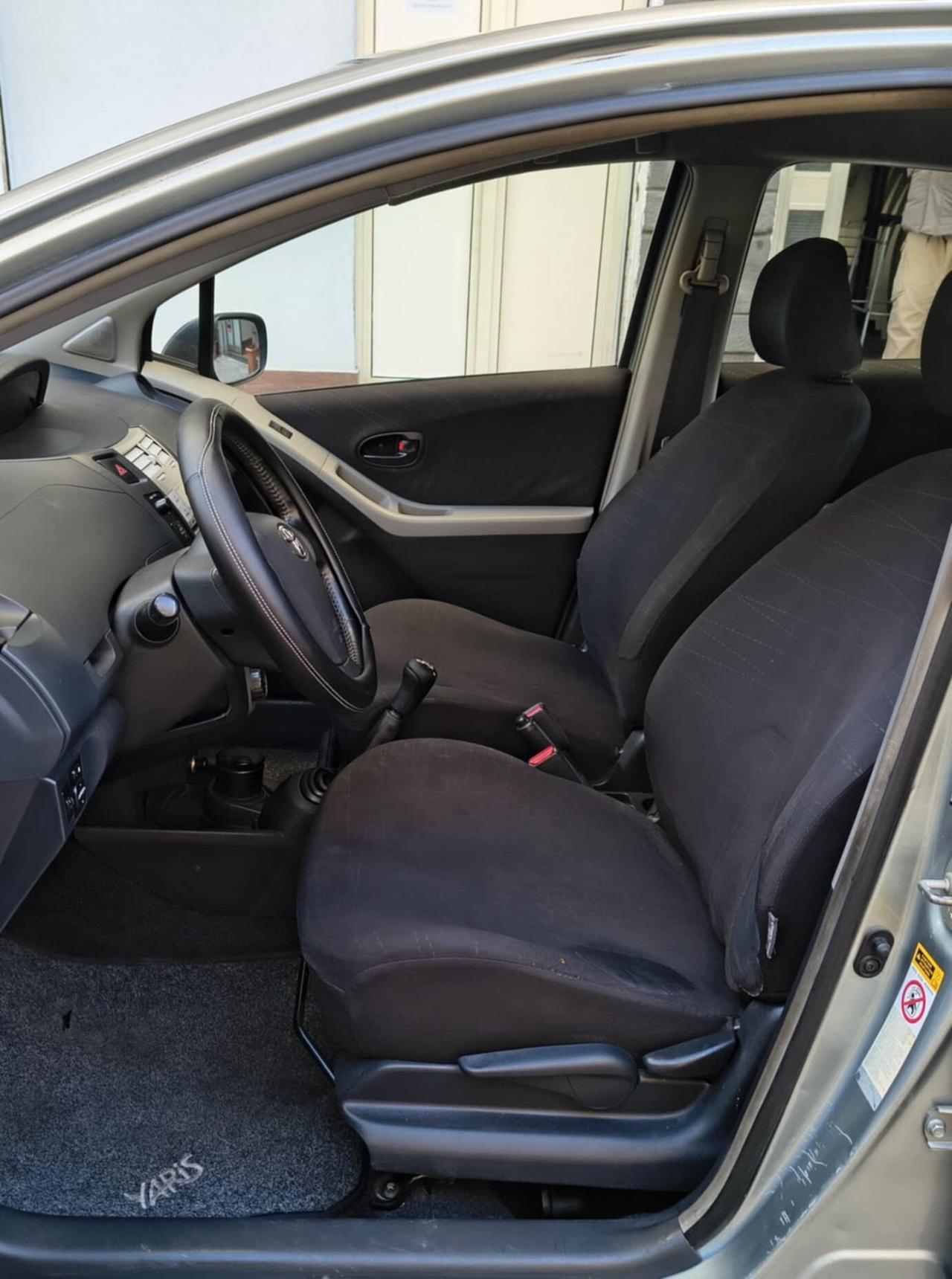 Toyota Yaris 1.0 5 porte