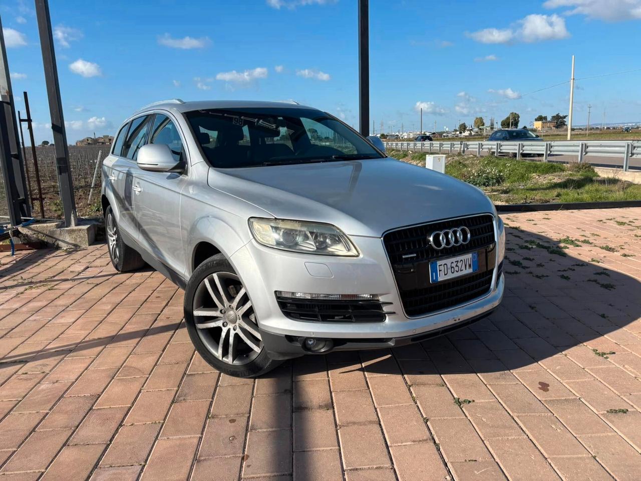 Audi Q7 3.0 V6 TDI 233CV quattro tiptronic s line