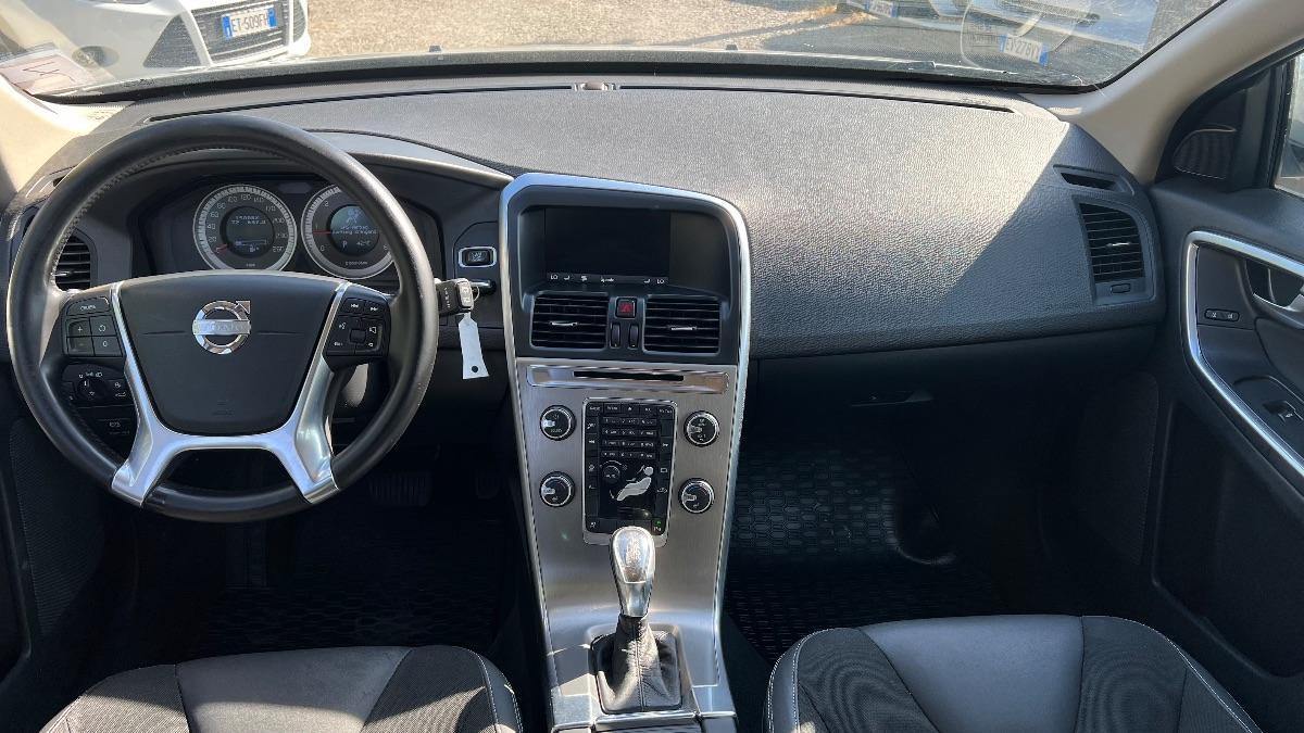 VOLVO - XC60 2.0 d4 Momentum 163cv geartronic