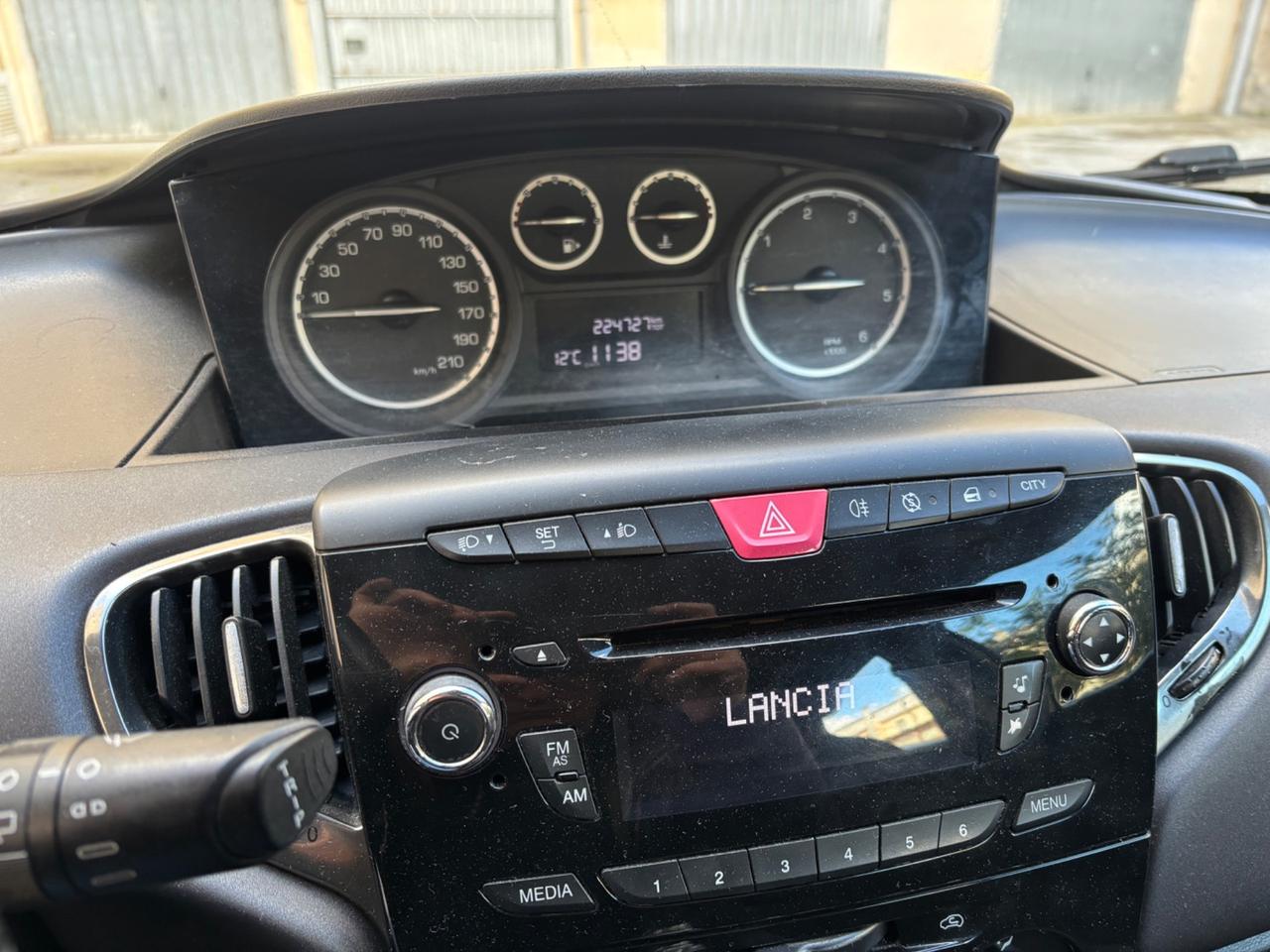 Lancia Ypsilon 1.3 MJT 75 CV Unyca