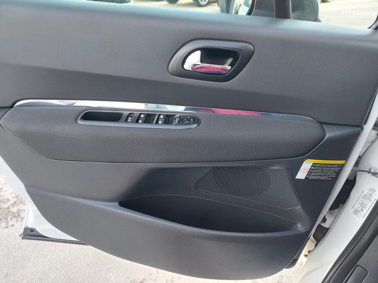 Peugeot 3008 1.6 HDi 110CV cambio robotizzato