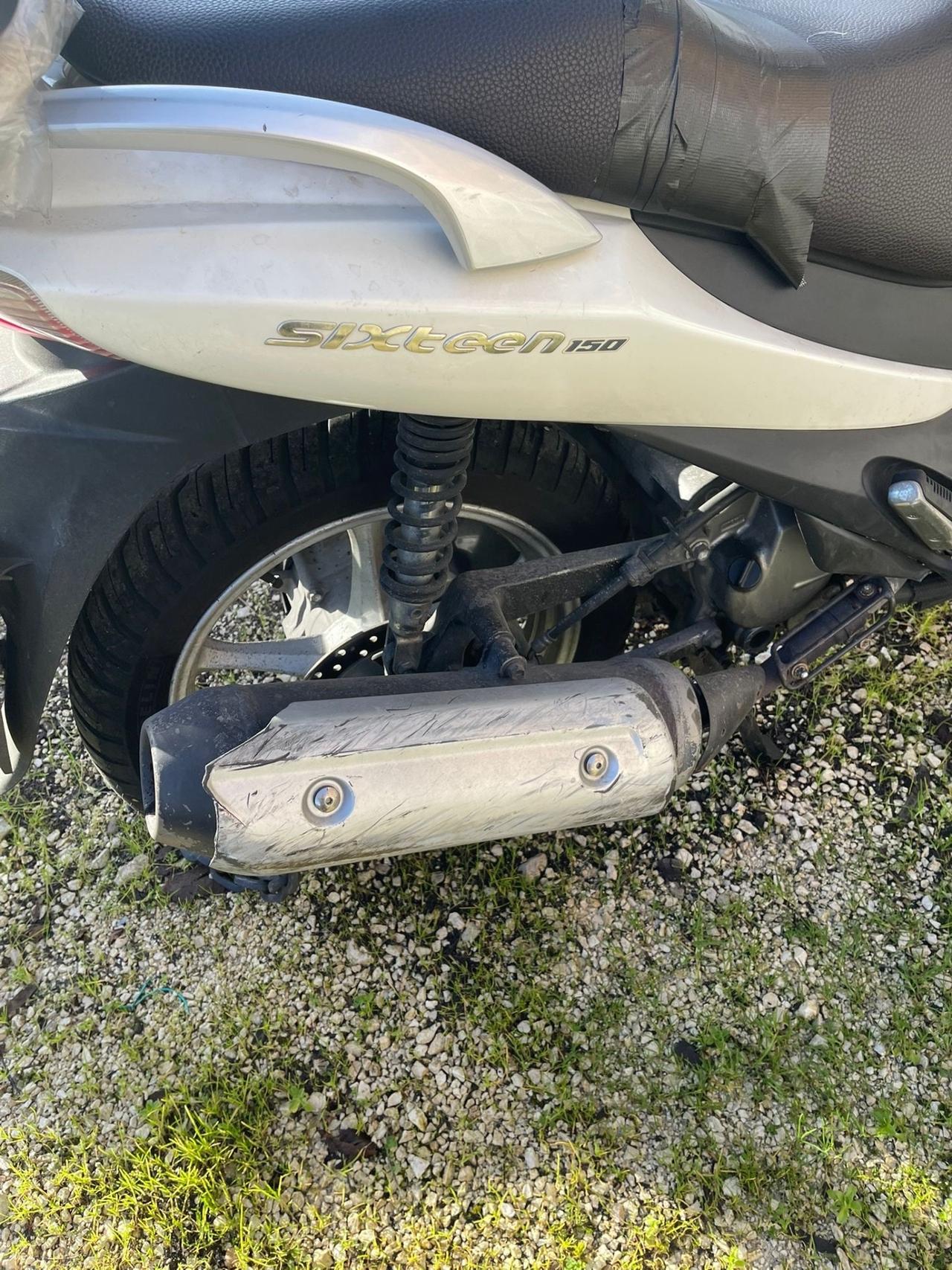 Suzuki SIXteen 150 Xteen