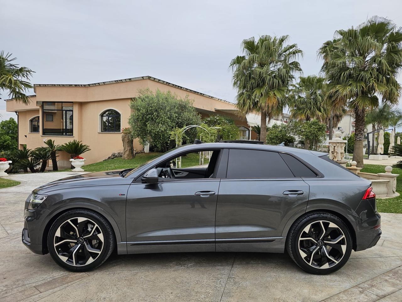 Audi Q8 50 TDI SLINE INT EST