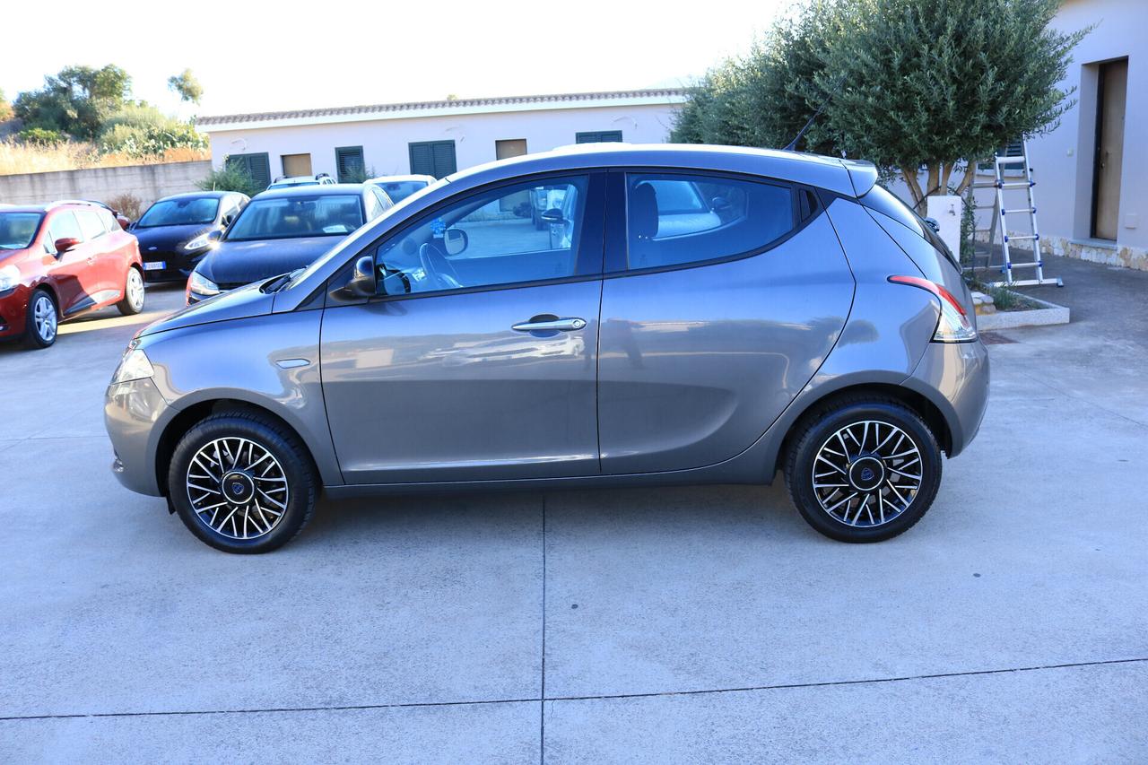 Lancia Ypsilon 1.2 69 CV 5 porte Gold