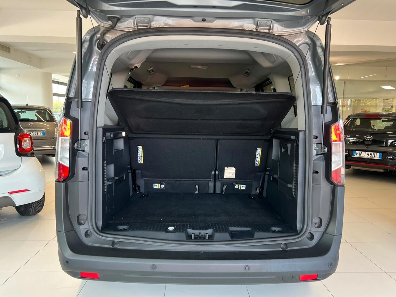 Ford Tourneo Courier 1.0 EcoBoost Titanium
