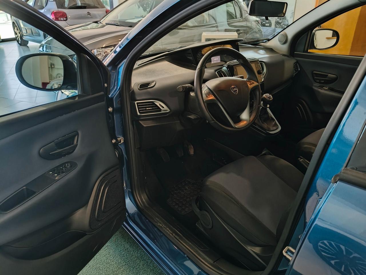 Lancia Ypsilon 1.0 70CV 5P Hybrid Platino