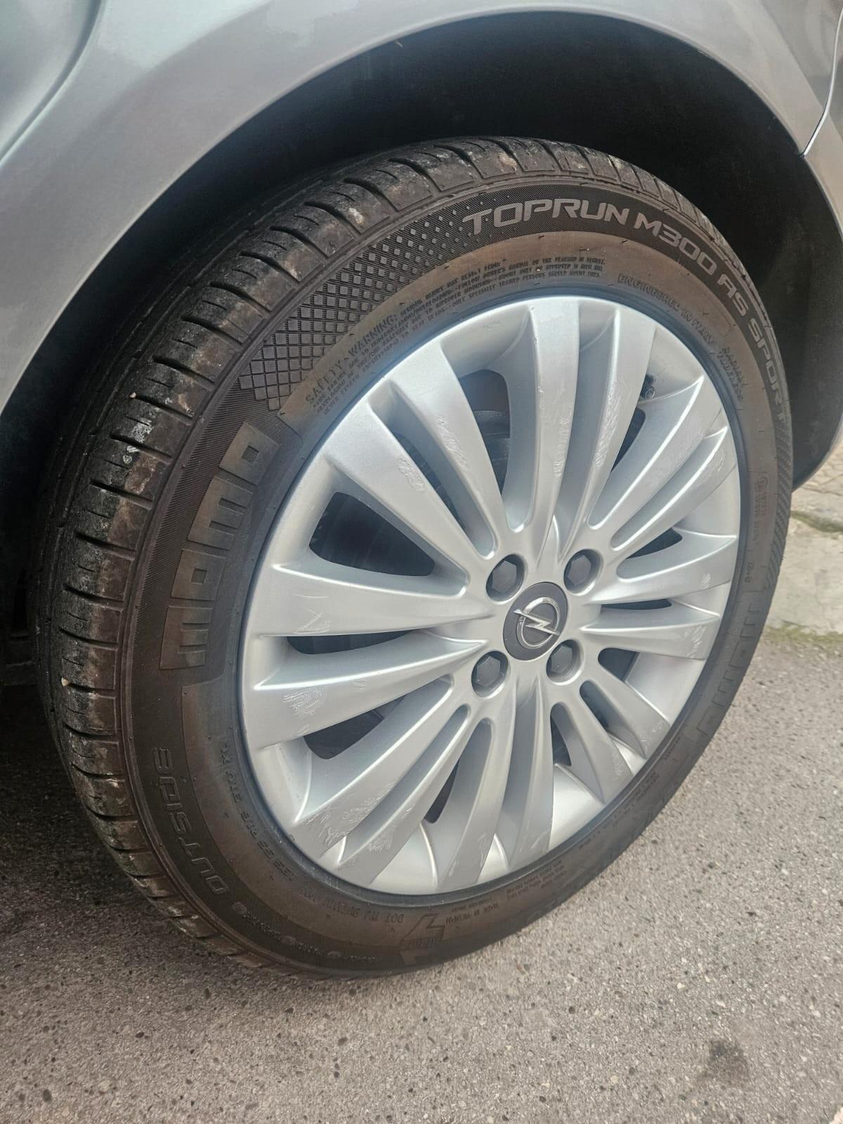 Opel Corsa 5P COSMO 1.2 BENZ. GPL